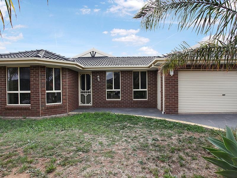 8 Chrysalis Avenue, Tarneit, Vic 3029 Property Details