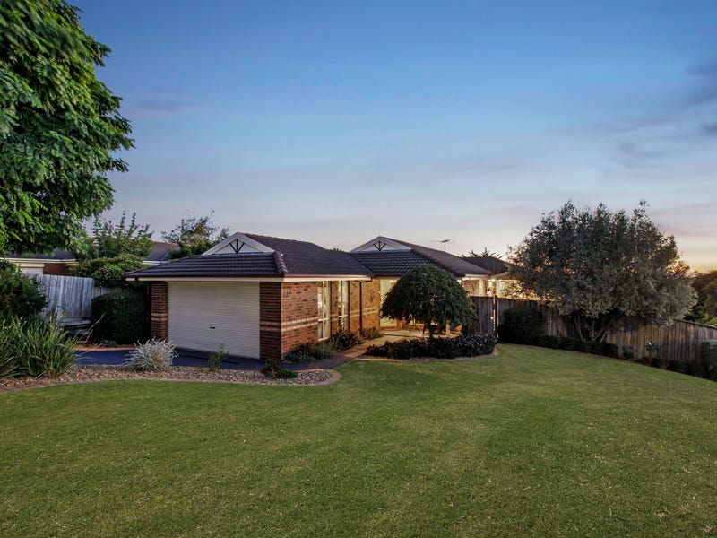 33 Jacqueline Place, Pakenham, Vic 3810 - Property Details