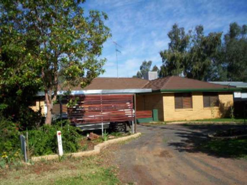 16 Moore Street, Hillston, NSW 2675
