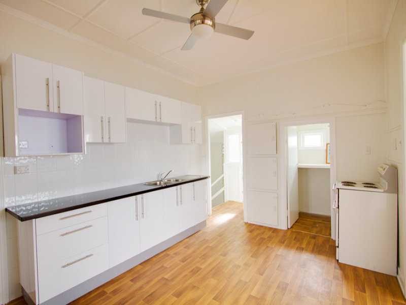 3 Hayes Street, Raceview, QLD 4305