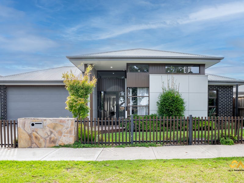 8 Olivine Blvd, Donnybrook, Vic 3064 House for Sale