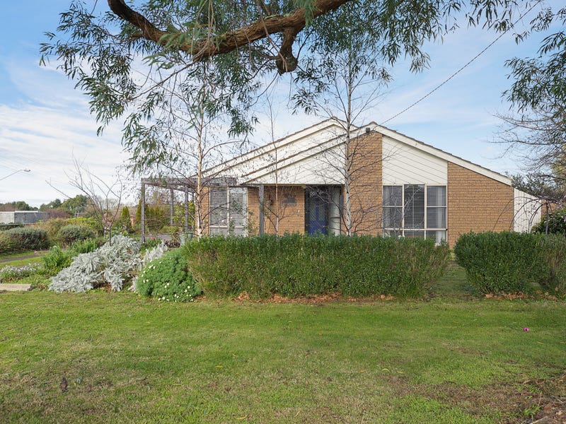 1 Rix Avenue, Cobden, Vic 3266 House for Sale