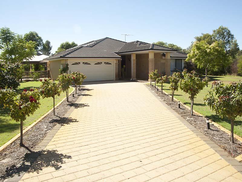 2 Hermitage Drive, The Vines, WA 6069