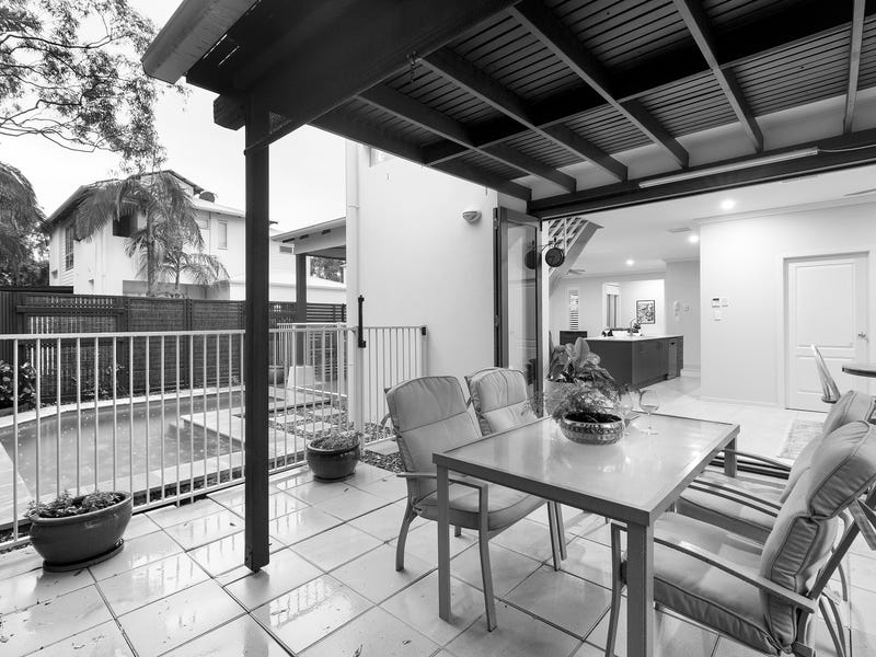 2/2 Lake Weyba Drive, Noosaville, Qld 4566 Property Details