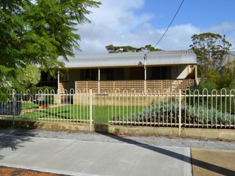 16 Ranfurly Street, Moora, WA 6510