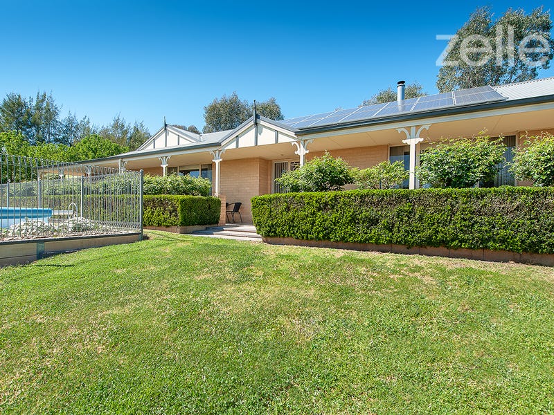 17 Lauren Court, Table Top, NSW 2640