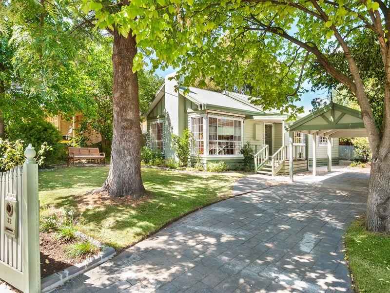 32 Massey Street, Box Hill South, VIC 3128 32 Massey Street, Box Hill South, VIC 3128