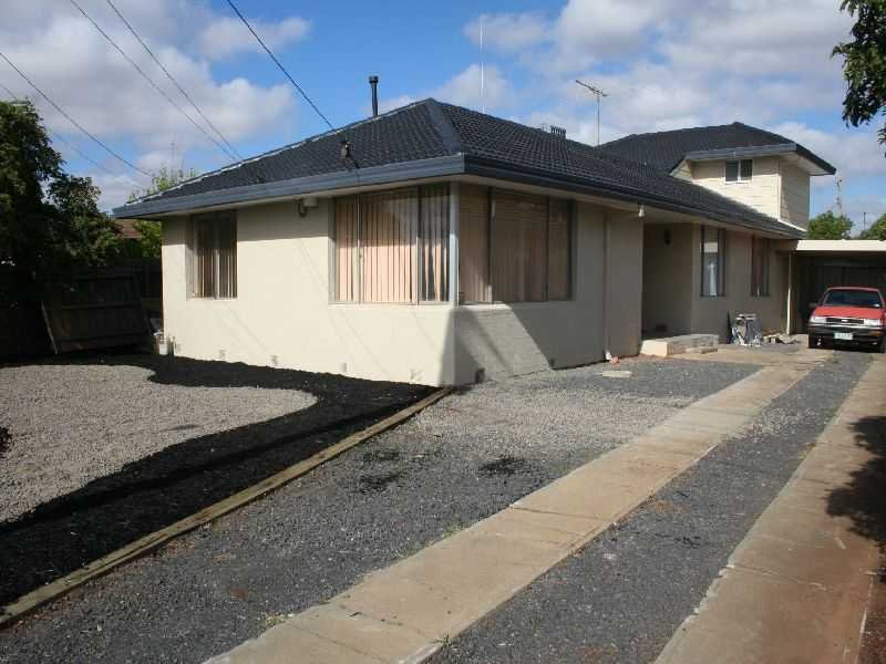 17 Kingsford Avenue, Melton South, VIC 3338