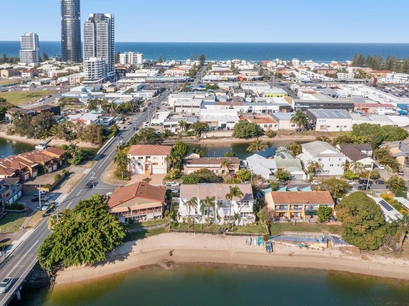 2/4 Orvieto Avenue, Mermaid Waters, QLD 4218