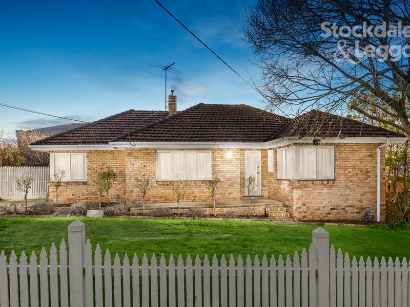 28 Oak Hill Road, Mount Waverley, Vic 3149 28 Oak Hill Road, Mount Waverley, Vic 3149