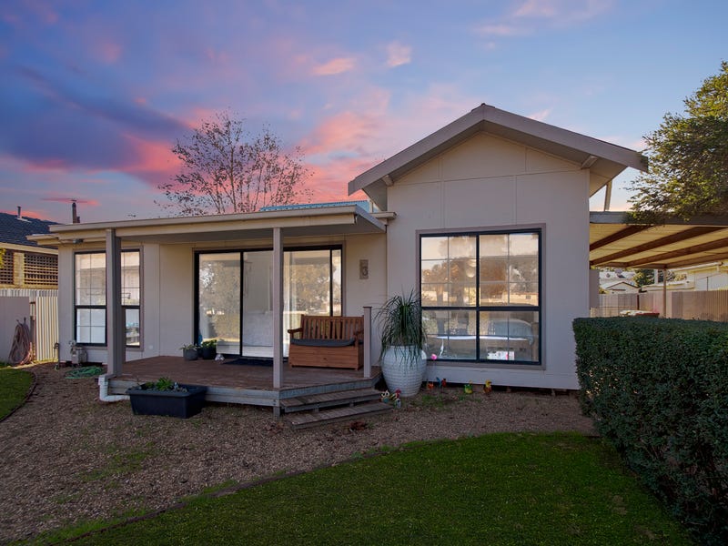 13 Walla Avenue, Griffith, NSW 2680