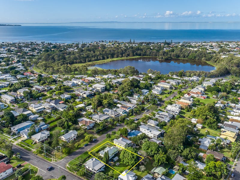 74 Hoskins Street, Sandgate, QLD 4017