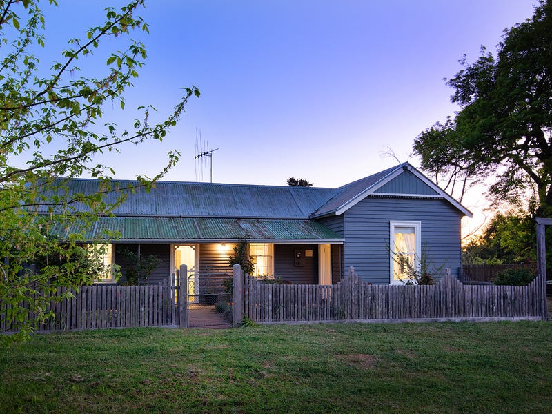1 Station Street, Taradale, Vic 3447 House for Sale
