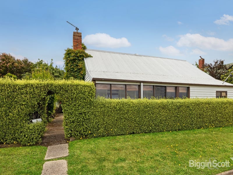 9 Camp Street, Creswick, Vic 3363 House for Sale