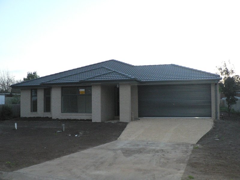 27 Station Street, Romsey, VIC 3434