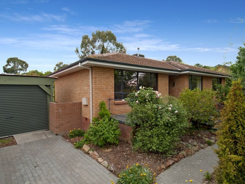 86 Eggleston Cres, Chifley, ACT 2606