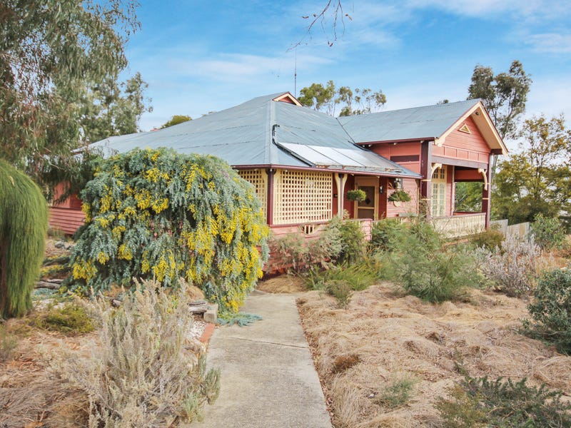 145 Petre Street, Tenterfield, NSW 2372 Property Details