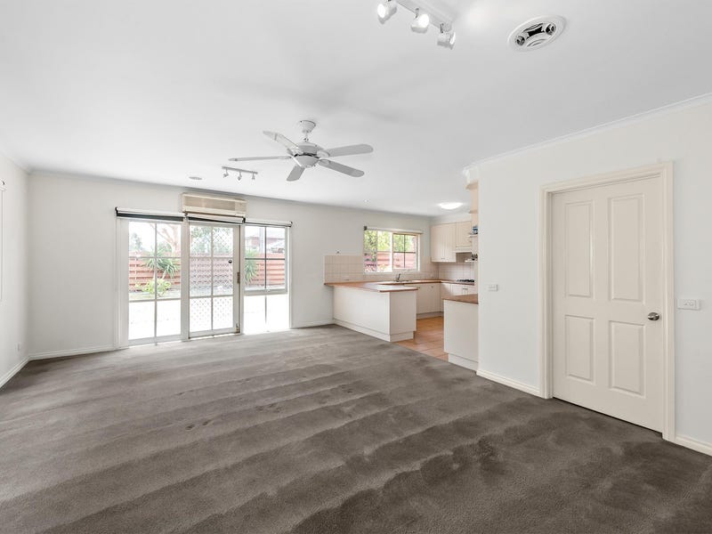 1/70 Raynes Park Road, Hampton, VIC 3188