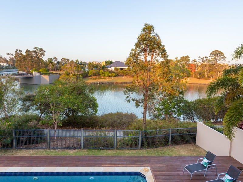 26 Bayswater Avenue, Varsity Lakes QLD 4227 · Property Profile and