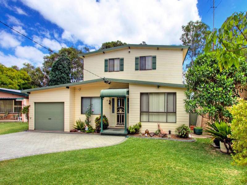13 Macquarie Road, Mannering Park, NSW 2259