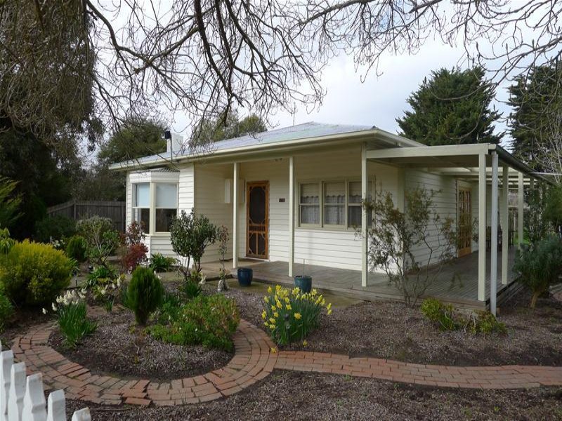 17 Berry Street, Ballan, Vic 3342 Property Details