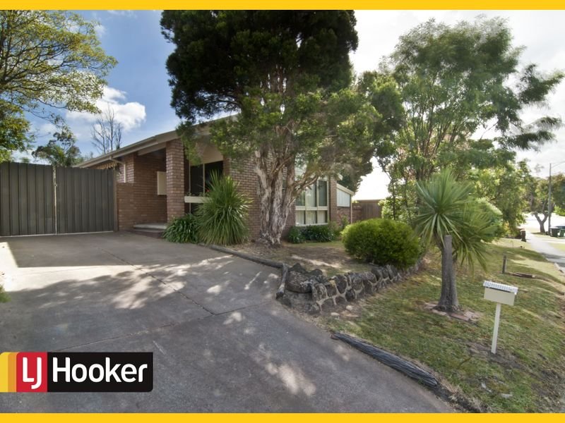 62 Chalcot Drive, Endeavour Hills, VIC 3802