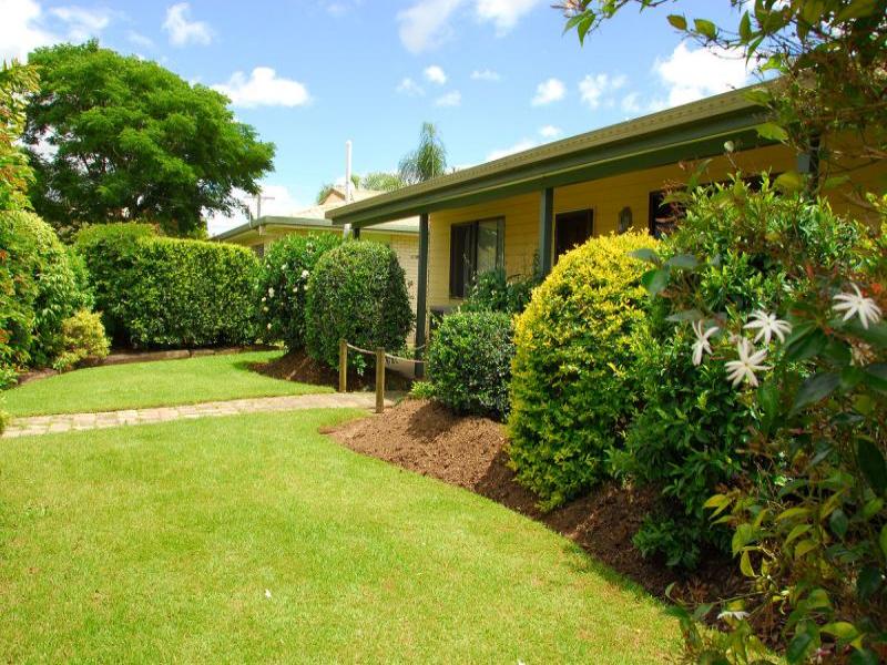 4 Jocelyn Pde, Granville, Qld 4650 Property Details