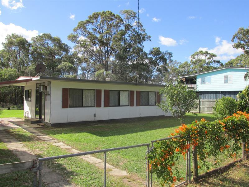 17 Hamilton Parade, Macleay Island, QLD 4184