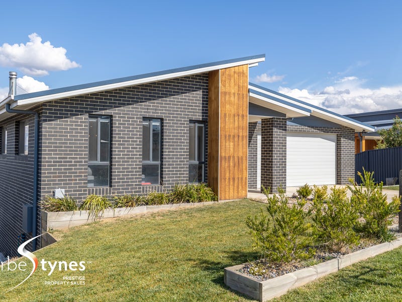17 Jagungal Close, Jindabyne, NSW 2627 House for Sale