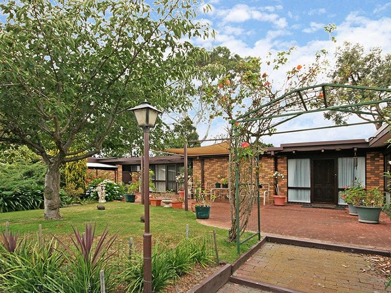 27 Cross Road, Devon Meadows, VIC 3977