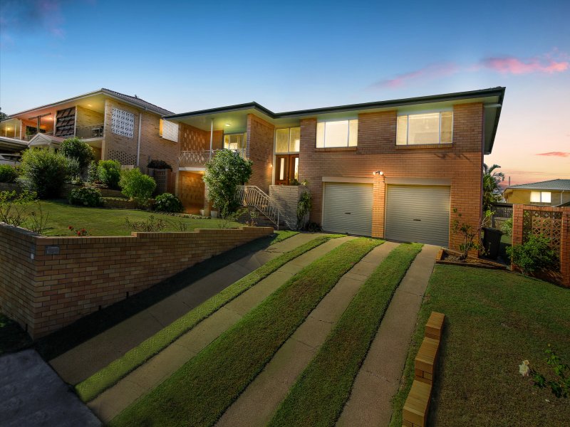 26 Tandanya Street, Mansfield, Qld 4122 Property Details