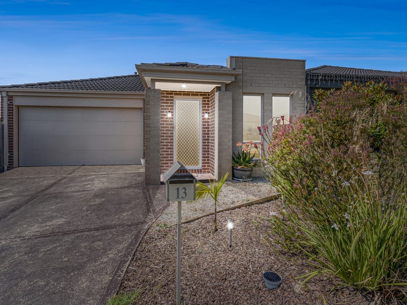 Houses for Sale in Pakenham, VIC 3810 Pg. 2