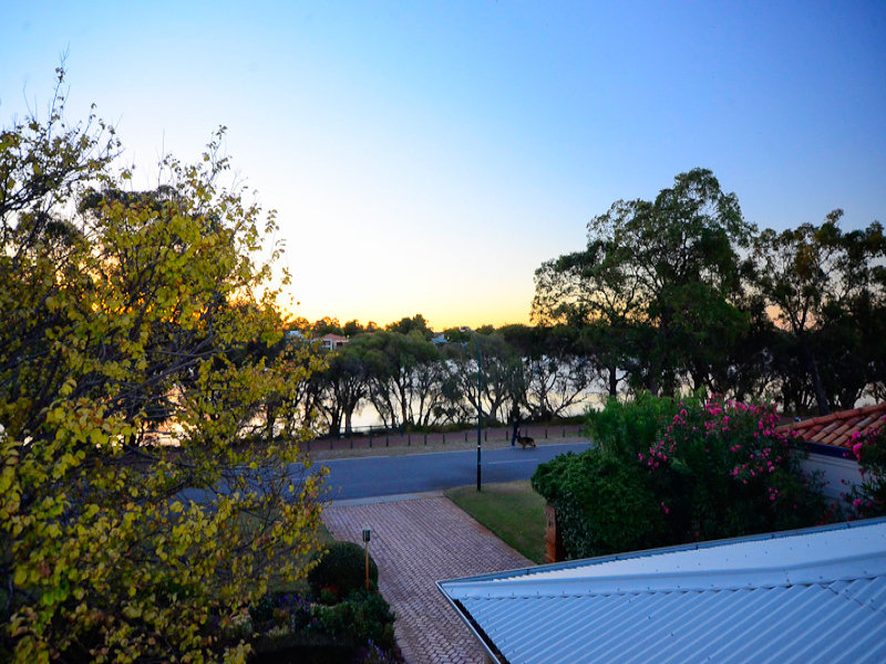 29 Riverton Drive W, Rossmoyne, WA 6148