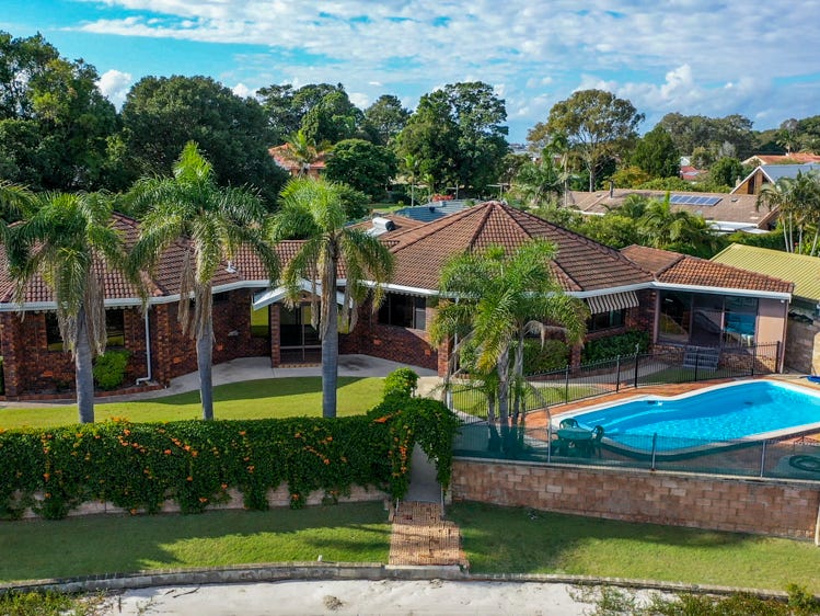17 THE PENINSULA, Yamba, NSW 2464 Property Details
