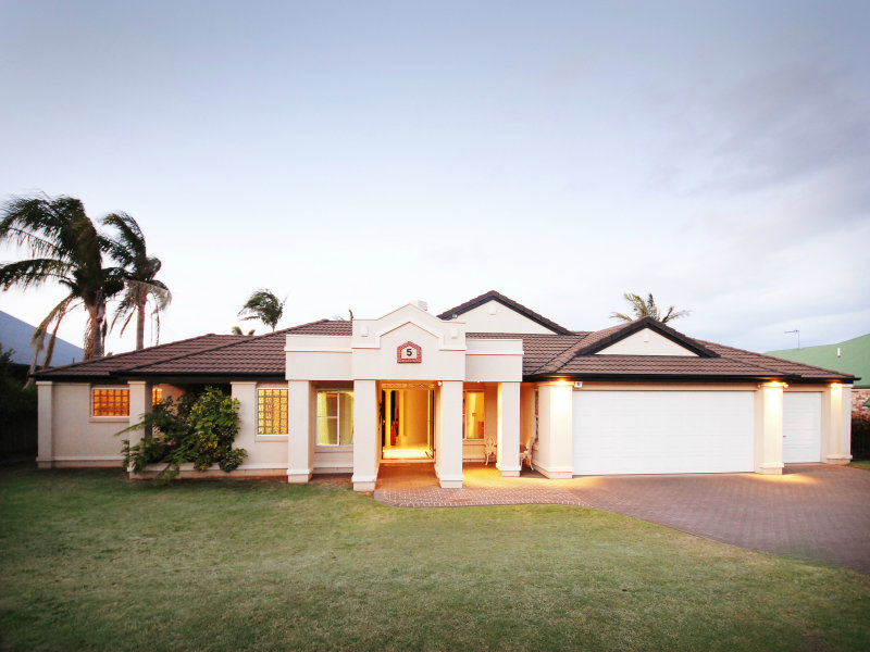 5 Glen Eagles Drive, Middle Ridge, QLD 4350