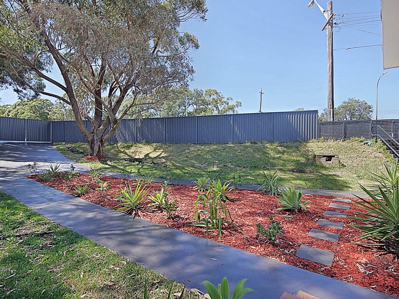 2 Henry Lawson Drive, Peakhurst, NSW 2210 Property Details