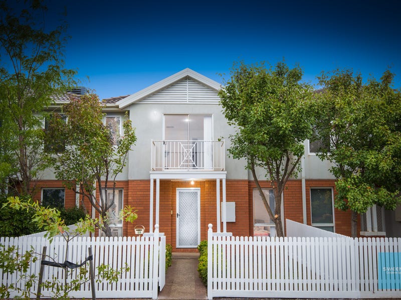 Townhouses for Sale in Caroline Springs, VIC 3023