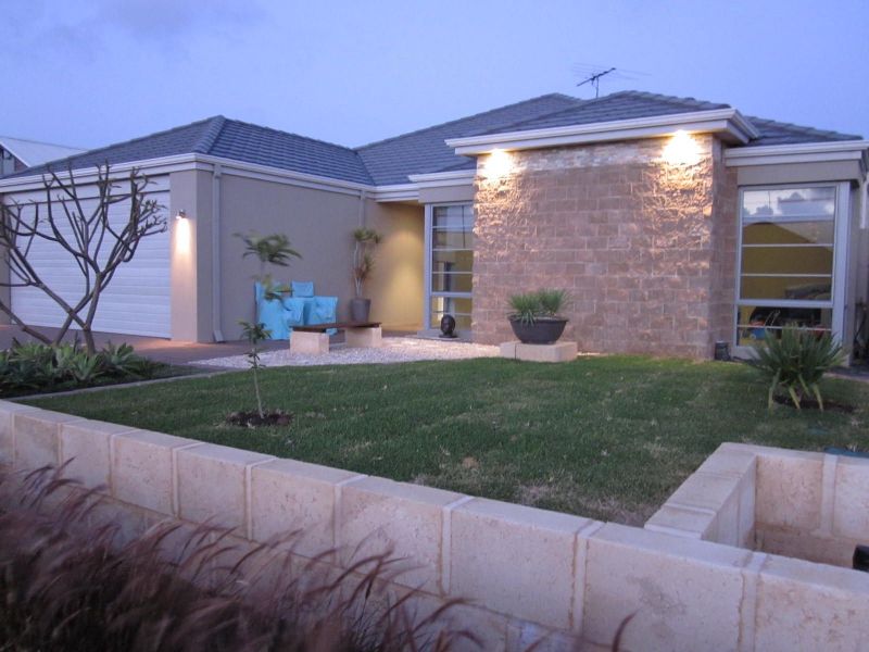 19 Royston Way, Lakelands, WA 6180