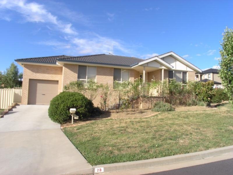 2 Bert Whiteley Place, Orange, NSW 2800