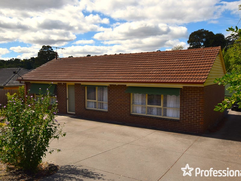 26 Zina Grove, Mooroolbark, VIC 3138