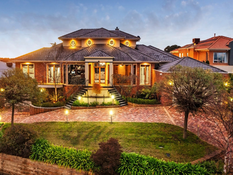 8 Royal Cres, Beaconsfield, VIC 3807