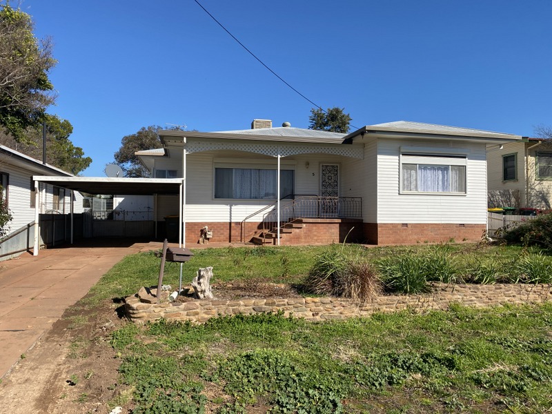 5 Hooley, Parkes, NSW 2870 House for Sale