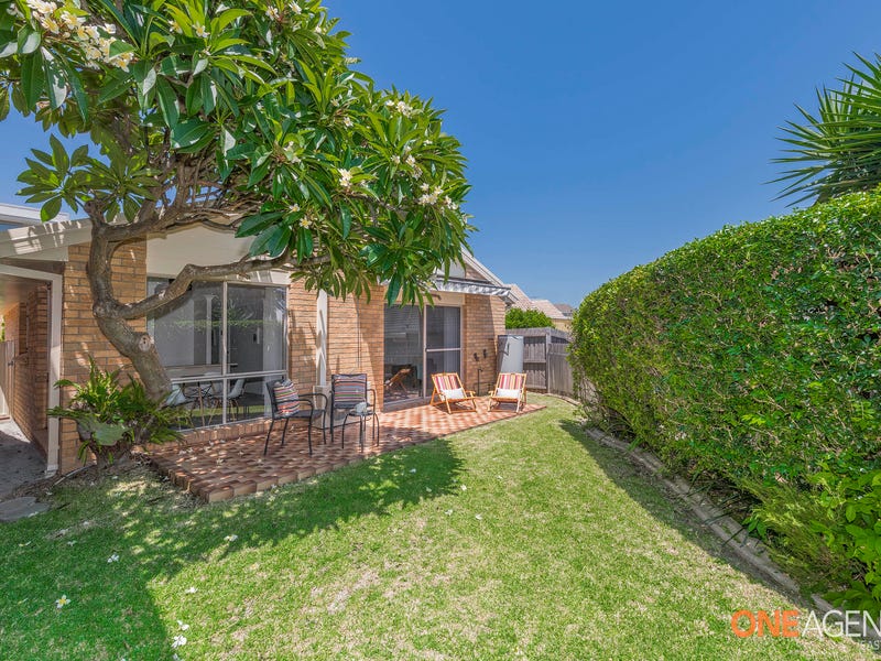 54 Caves Beach Road, Caves Beach, NSW 2281