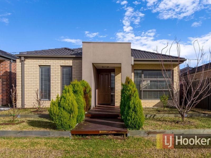 10 Frogmore Lane, Cranbourne North, VIC 3977
