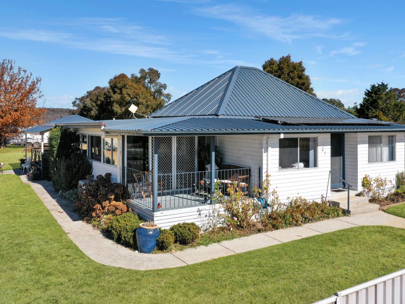 1921 Douglas Street, Tenterfield, NSW 2372