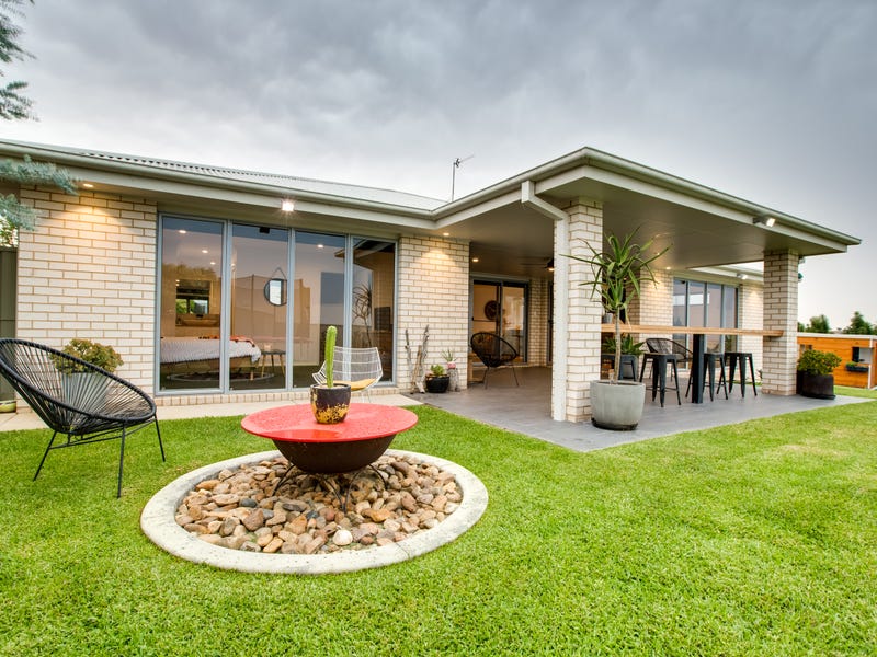 4 Koonawarra Place, Bourkelands, NSW 2650 Property Details