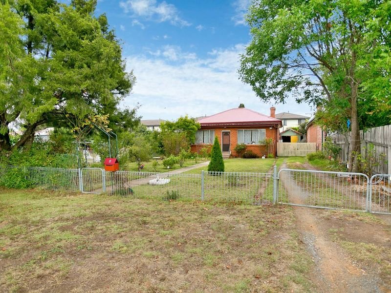 2 Garland Avenue, Queanbeyan, NSW 2620
