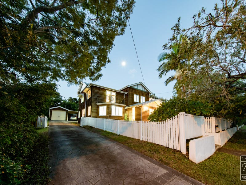 220 Cliveden Avenue, Corinda, Qld 4075 Property Details