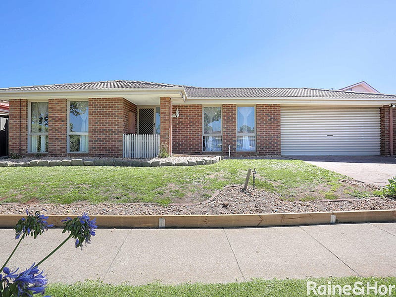 30 Newlyn Drive, Craigieburn, Vic 3064 Property Details