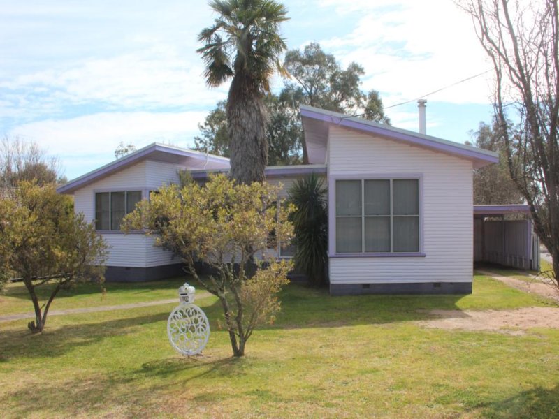 260 DOUGLAS STREET, Tenterfield, NSW 2372 Property Details